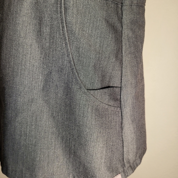 Figs Flores Peplum Scrubs Top in Slate Grey size Medium - Picture 4 of 7